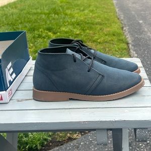 American Eagle Boys Size 2 Navy Chukka Boots